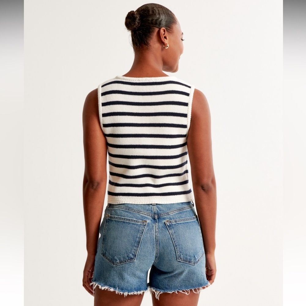A&F - High Rise 4" Mom Short - Picture 6 of 16